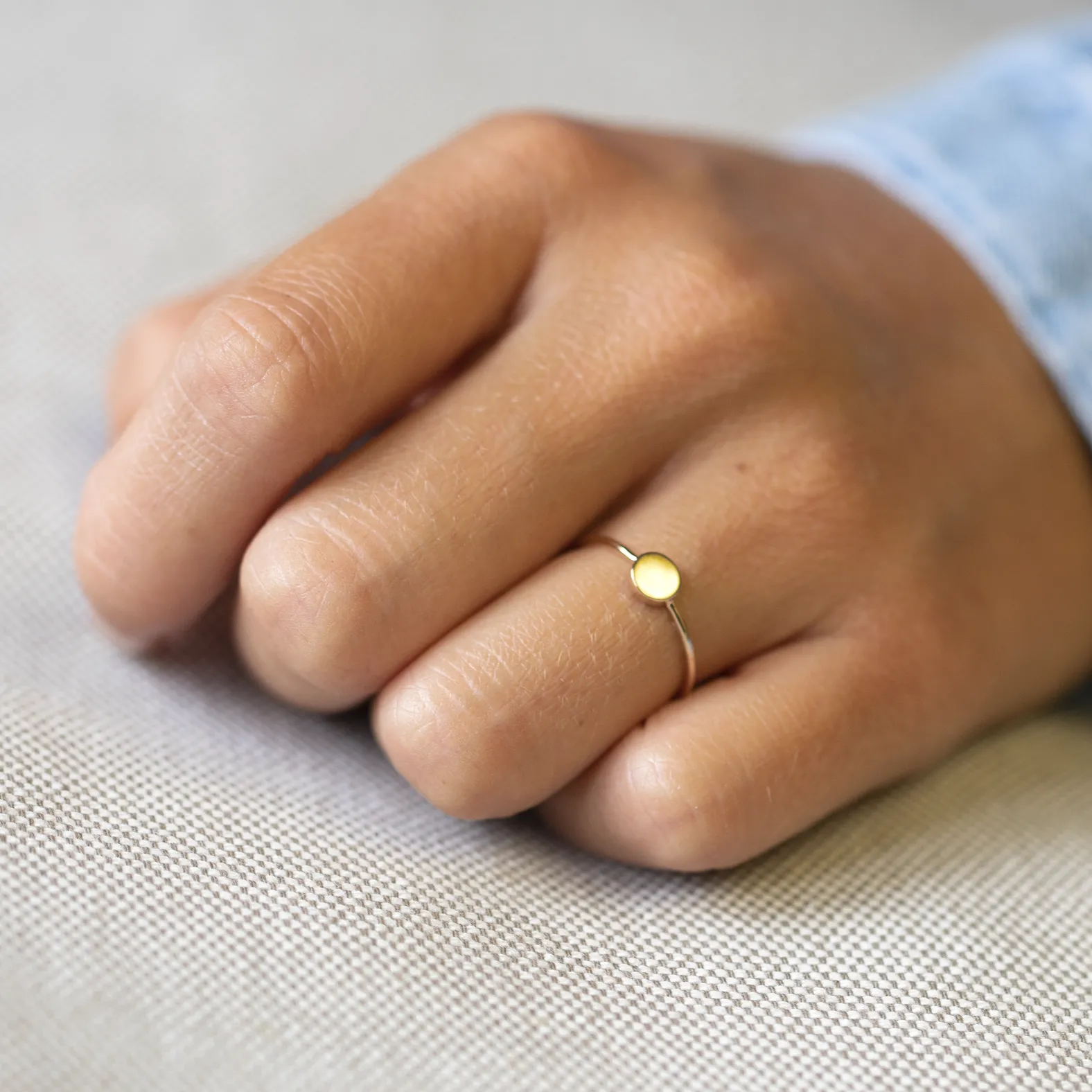 bague-pastille-initiale-or