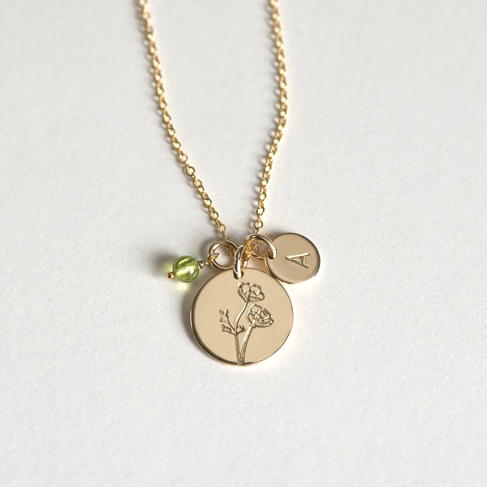 collier-fleur-pierre-initiale-or